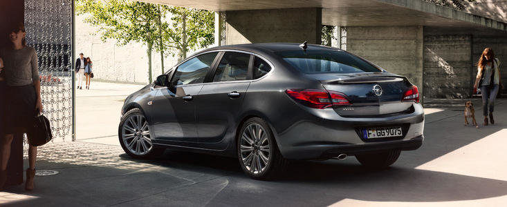 Opel Astra sedan la partenerii Opel din toata tara Opel Astra sedan la partenerii Opel din toata tara