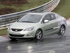 Opel Astra sedan - Poze Spion