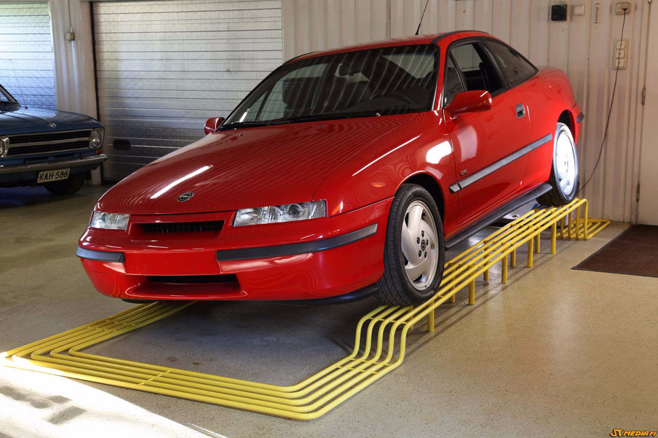 Opel Calibra cu 582 km la bord