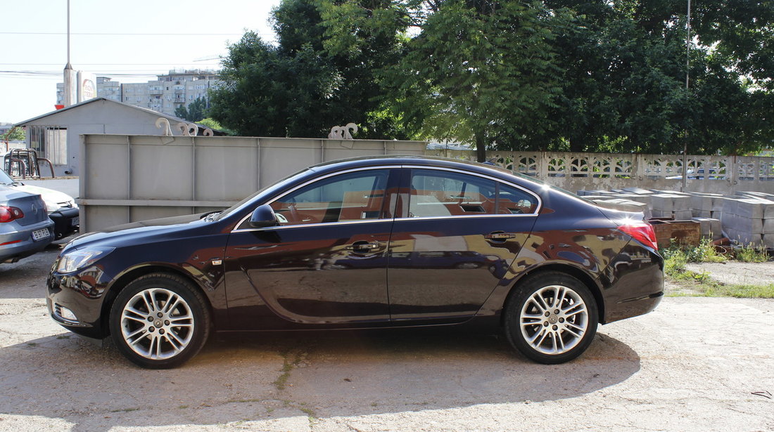 Opel Insignia 2.0 L 2011