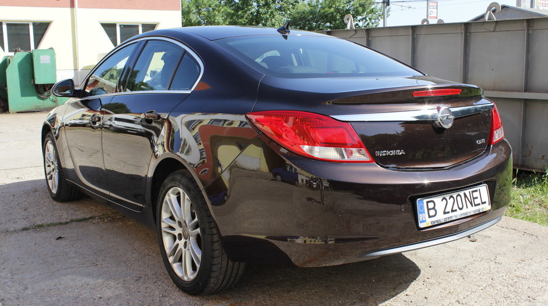 Opel Insignia 2.0 L 2011