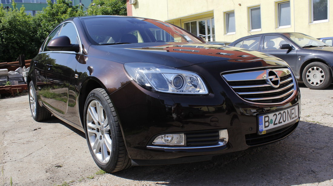 Opel Insignia 2.0 L 2011