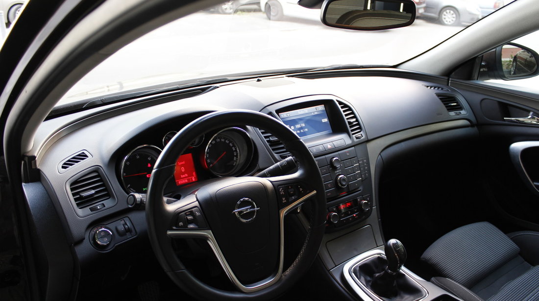 Opel Insignia 2.0 L 2011