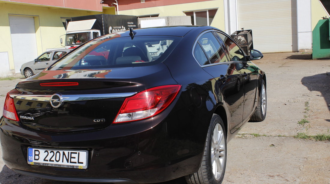 Opel Insignia 2.0 L 2011