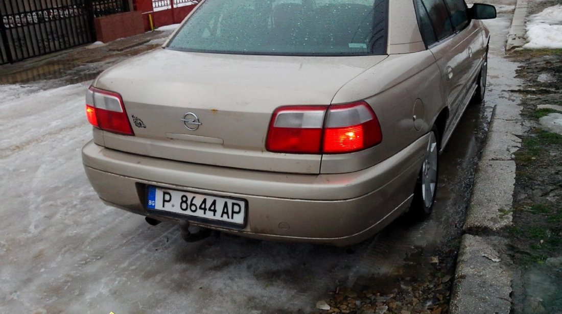 Opel Omega 2000