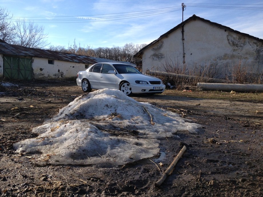 Opel Omega Meju