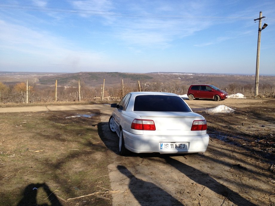 Opel Omega Meju