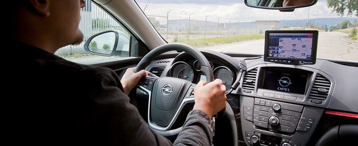 Opel testeaza comunicarea intre autovehicule si infrastructura in situatii reale de trafic Opel testeaza comunicarea intre autovehicule si infrastructura in situatii reale de trafic