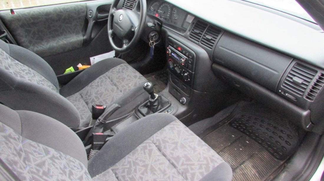 Opel Vectra 1.6 16V X16XEL 1997