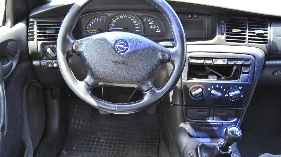 Opel Vectra 1.6 benzina 1997