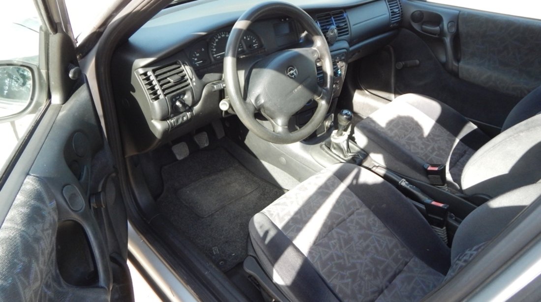 Opel Vectra 1.6 i 2000