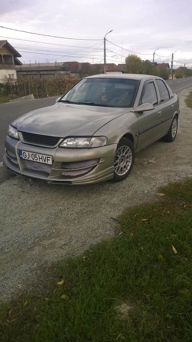 Opel Vectra Hatchback b