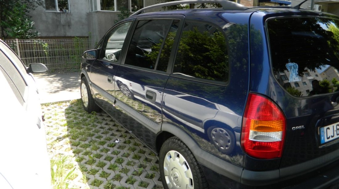 Opel Zafira 2.0 DTL 2000