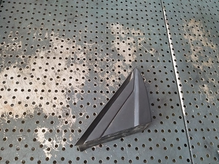 Ornament aripa dreapta citroen c5 aircross 9817205577