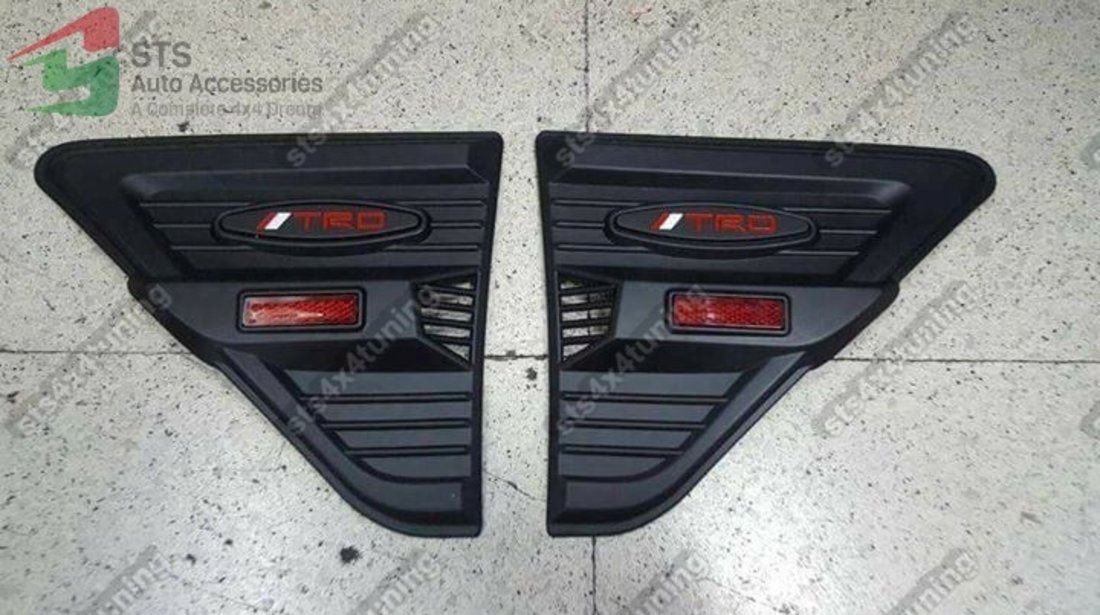 ORNAMENT ARIPA LATERALE NEGRE MATTE TOYOTA HILUX REVO 2016-2018 [TRD-LOOK] [V1]