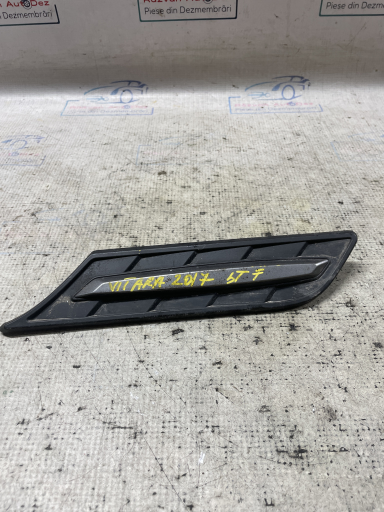 Ornament aripa stanga fata Suzuki Vitara 2017