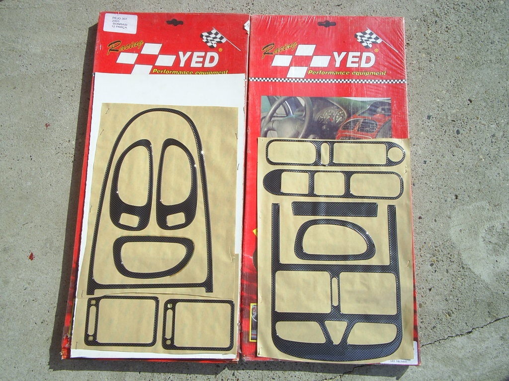 ORNAMENT AUTOCOLANT BORD PEUGEOT 307 FUNDAL CARBON -COD INTPG01