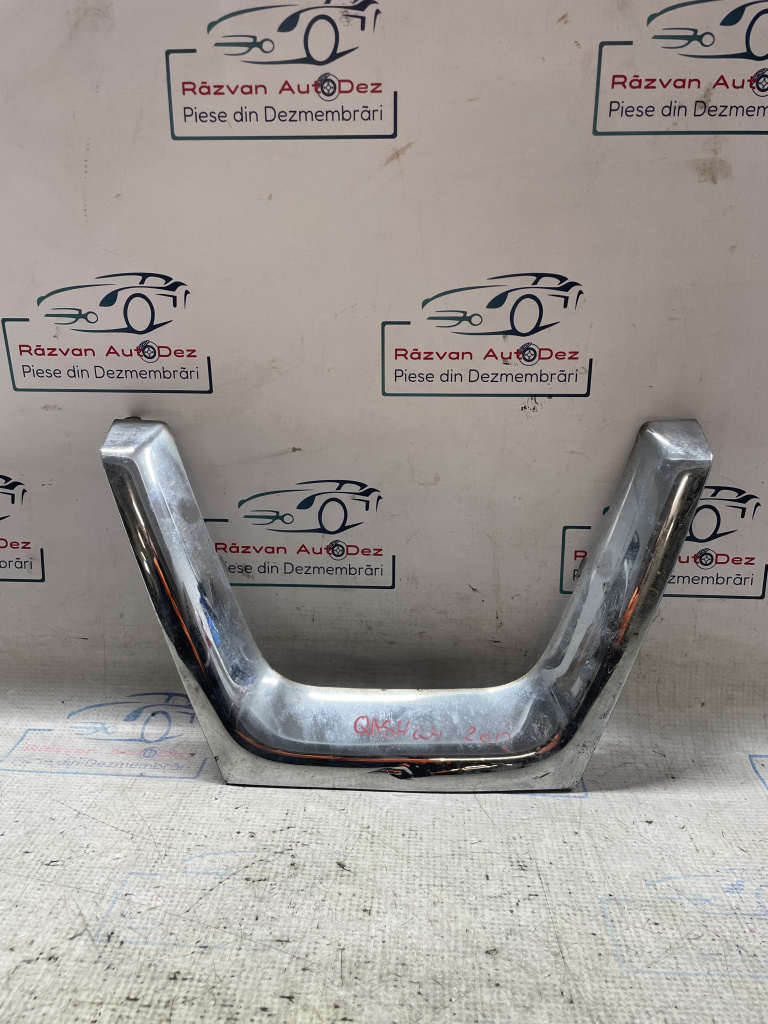 ornament bara fata Nissan Qashqai 2012