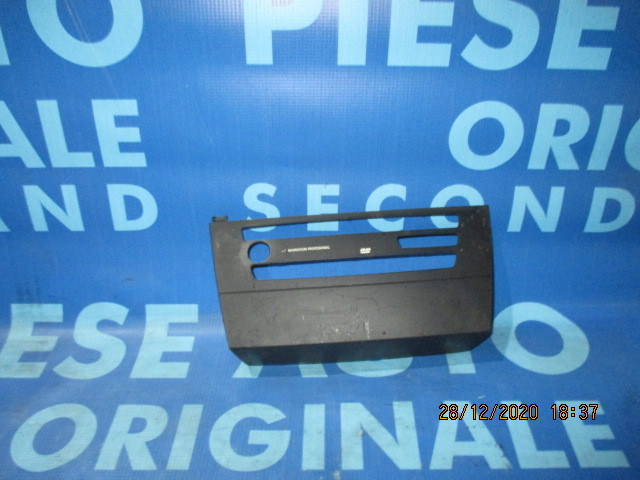 Ornament bord BMW E90 2006; 6958410 (casetofon)