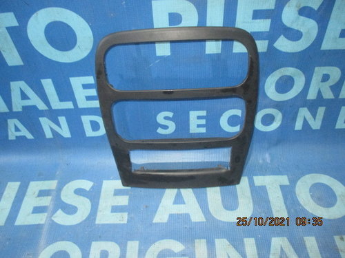 Ornament bord Chrysler 300M 2000 (casetofon)