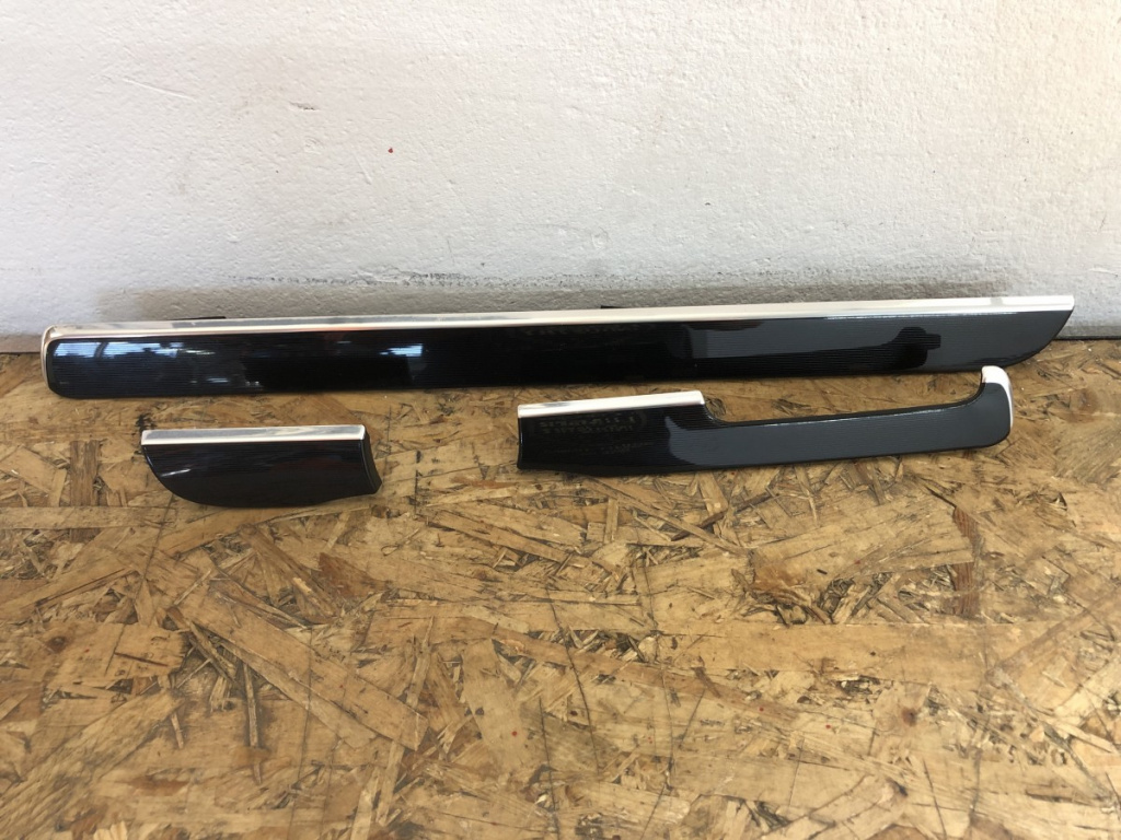 Ornament bord Golf 6 GTI sedan 2009 (5K1858529 5K1858119 5K1858420)