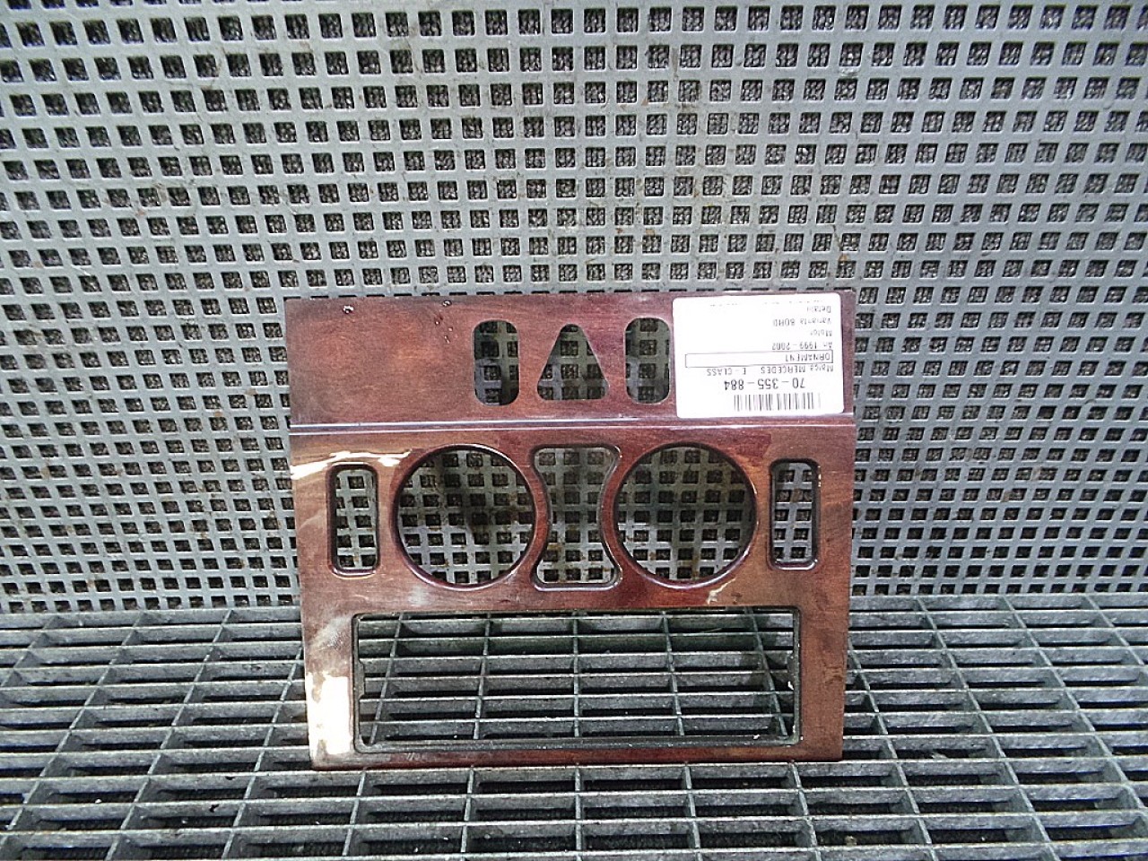ORNAMENT BORD MERCEDES E-CLASS - - (1995 2002)