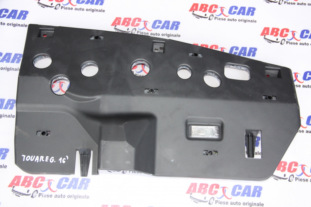 Ornament bord stanga VW Touareg 7P cod: 7P1863081 model 2017