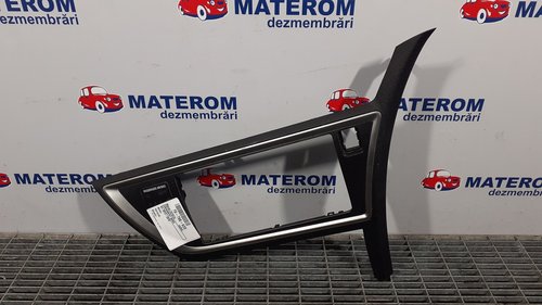 ORNAMENT BORD TOYOTA AURIS - - (2012 2015)