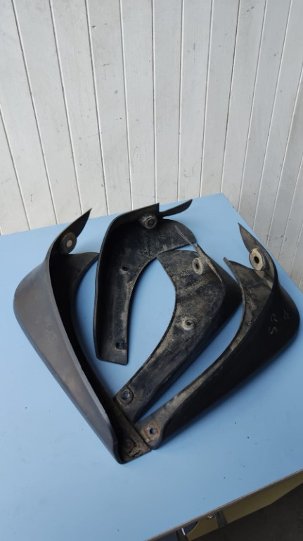 Ornament carenaj Nissan Qashqai +2 1.6 dCi R9M 2012 Cod : 63850BR01A 98810BR01A