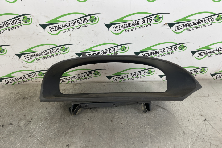 Ornament ceasuri bord 8200025902 / 82000 25902 Renault Laguna 2 [2001 - 2005] Grandtour wagon 1.6 MT (110 hp)