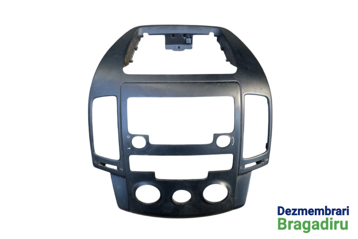 Ornament centru bord Cod: MT06076 MT06076 Hyundai i30 FD [2007 - 2010] Hatchback 1.6 CRDi MT (116 hp) Cod motor D4FB