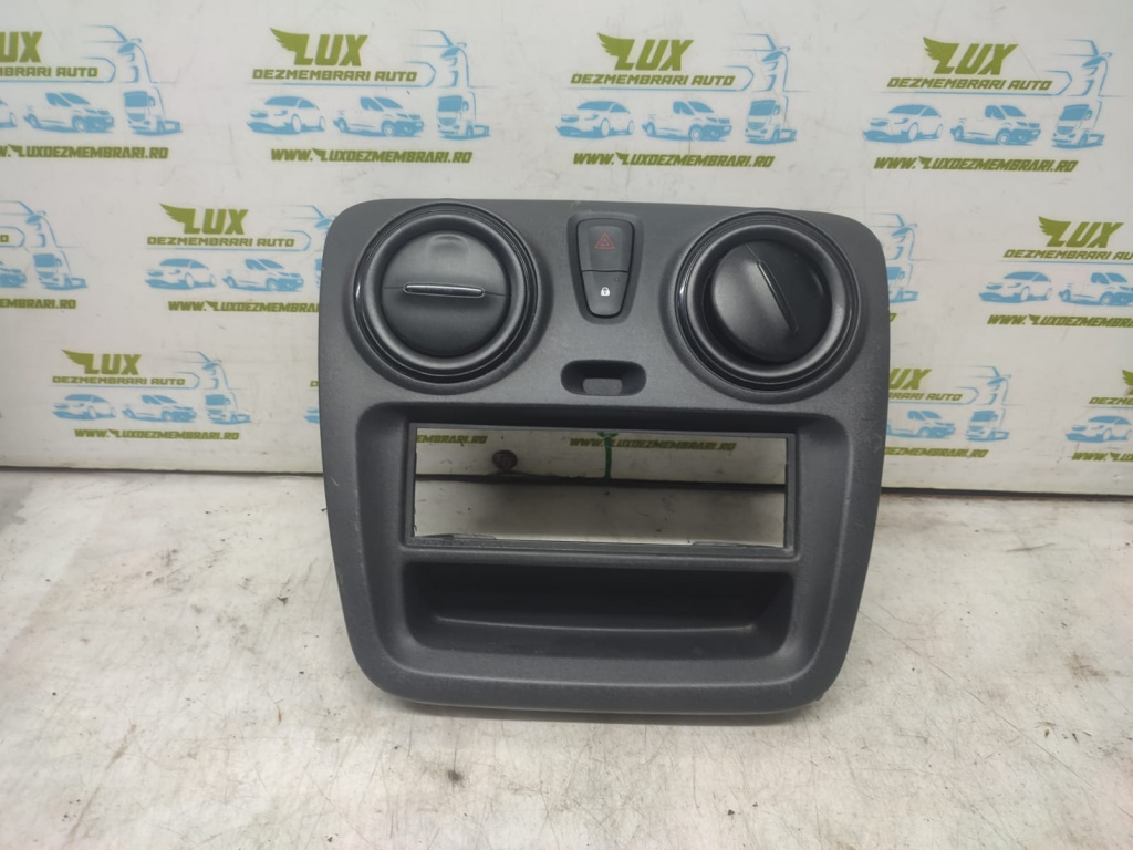 Ornament consola centrala cu grila aer 682604819r Dacia Dokker [2012 - 2017] 1.5 k9k626