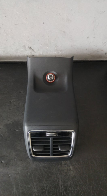 Ornament consola spate audi q3 8u 8u0864376a 8u0819203c 8u0919340b