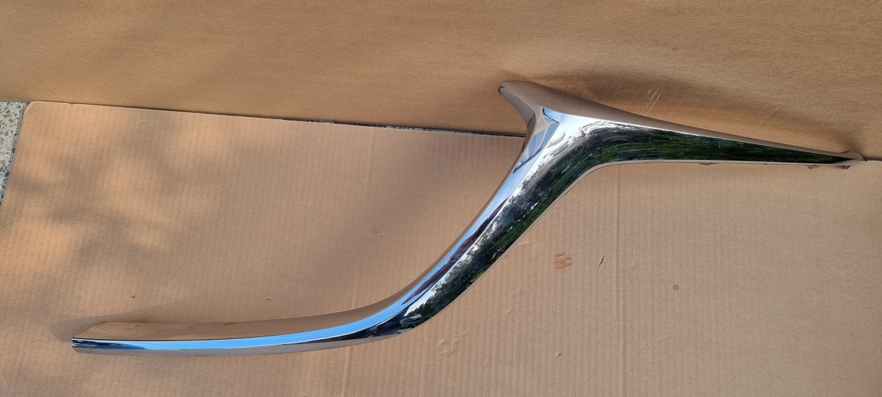 Ornament crom stanga grila radiator Mazda 2 Facelift 2020 2021