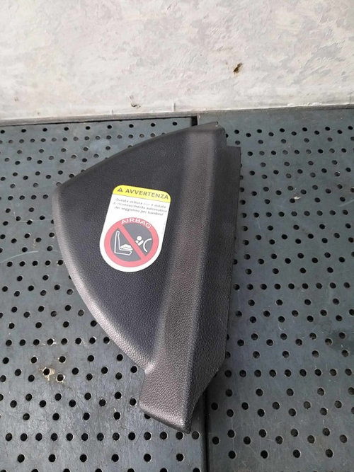 Ornament dreapta bord mercedes c class w204 a2046800278