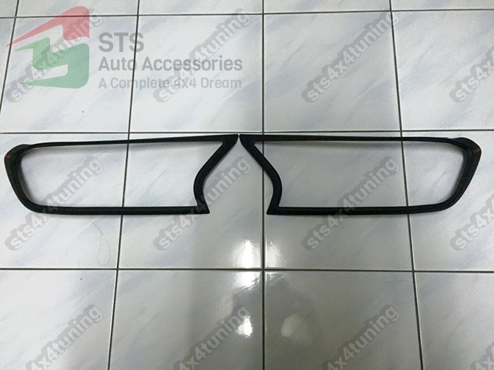 ORNAMENT FARURI FORD RANGER 2015-2017 NEGRE MATTE [V1]