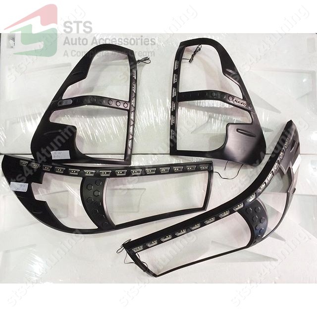 ORNAMENT FARURI SI STOPURI NEGRE CU LED TOYOTA HILUX REVO 2016-2020