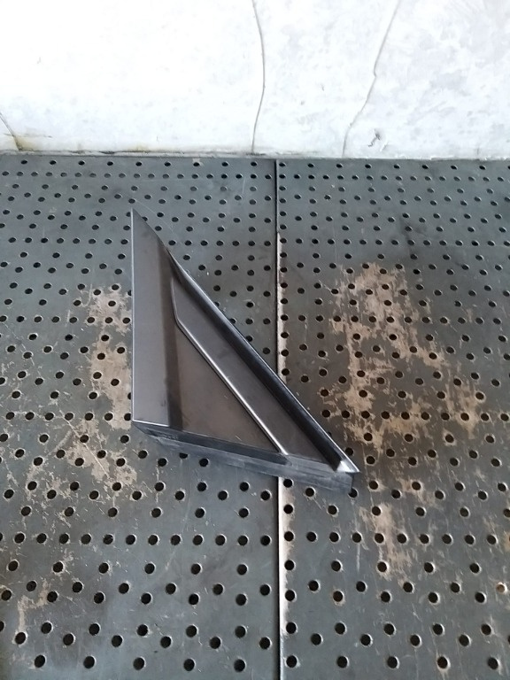 Ornament geam stanga fata peugeot 5008 2 9811661880g