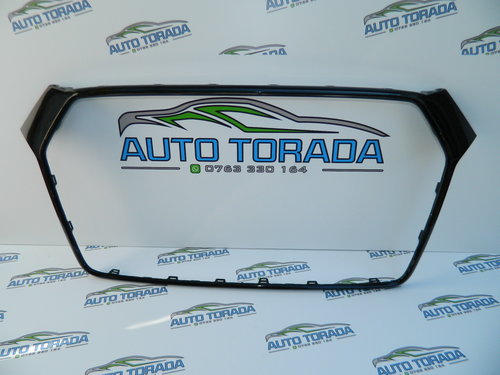 Ornament grila centrala Audi Q3 cod 8U0807715B