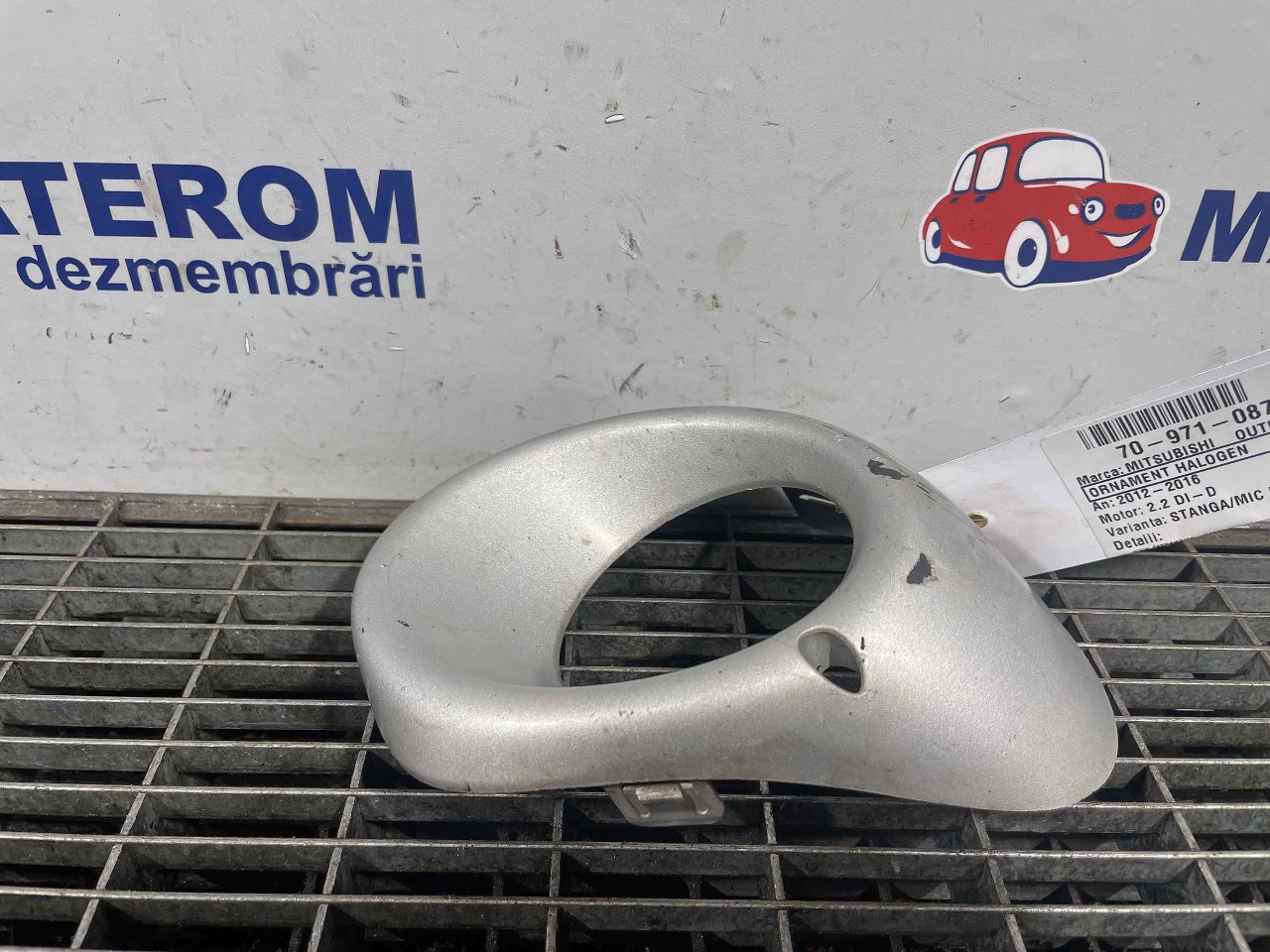 ORNAMENT HALOGEN MITSUBISHI OUTLANDER 2.2 DID - (2012 2016)