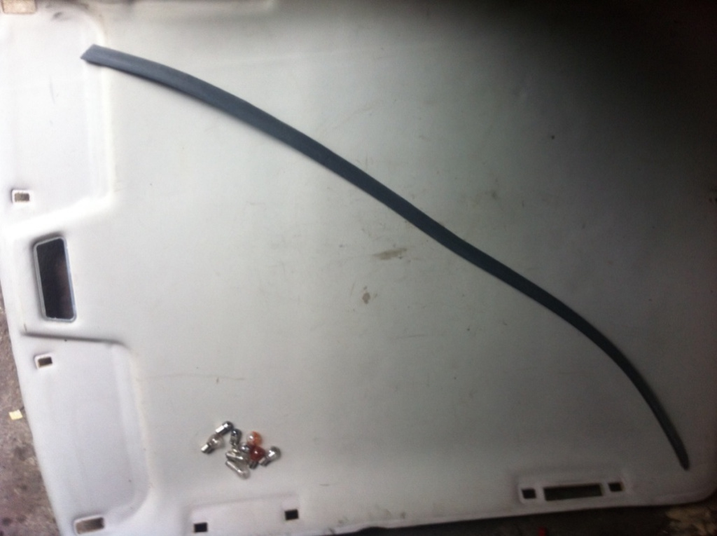 Ornament inf parbriz Opel Vectra B [1995 - 1999] Sedan 4-usi 1.6 MT (101 hp) 36_)