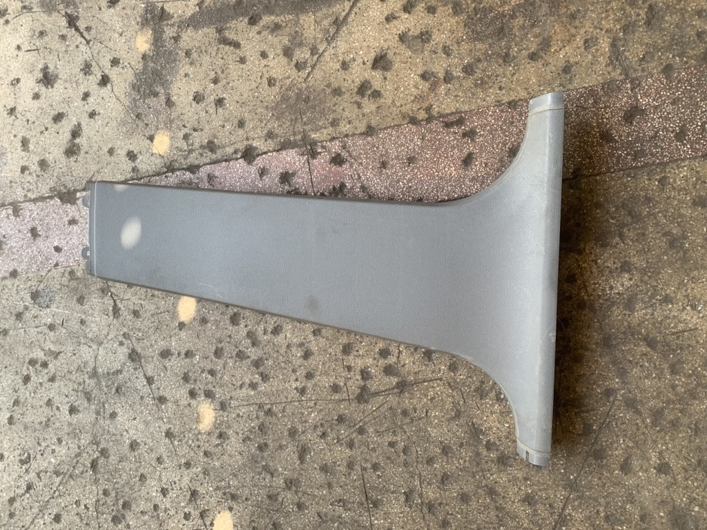 Ornament inferior stalp dreapta Ford Focus 2 [facelift] [2008 - 2011] wagon 5-usi 1.8 TDCi MT (116 hp) KKDA