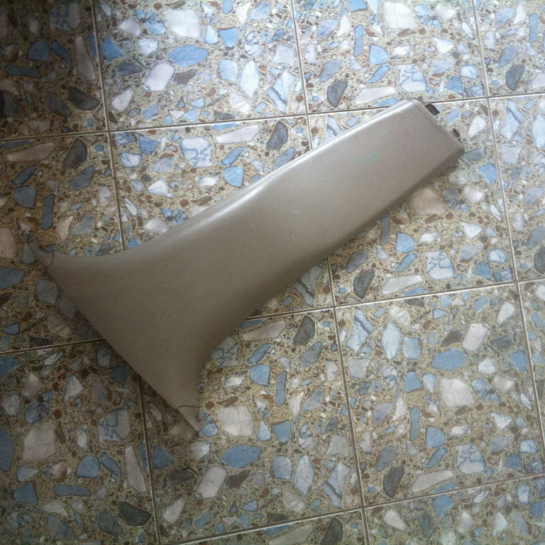 Ornament inferior stalp dreapta Ford Focus [facelift] [2001 - 2007] Sedan 1.8 TDCi MT (115 hp) (DFW) Ghia
