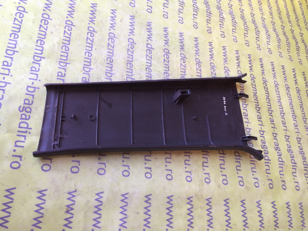 Ornament inferior stalp dreapta Volkswagen Bora [1998 - 2005] Sedan 1.6 16V MT (105 hp) (1J2)
