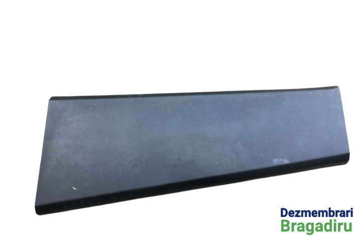 Ornament inferior stalp stanga EMG500290 Land Rover Discovery 3 [2004 - 2009] SUV 2.7 TD AT (190 hp) Cod motor: 276DT