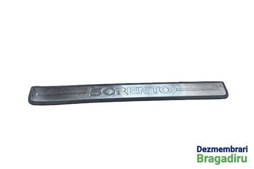 Ornament interior prag dreapta fata Cod: 85887-3E000 Kia Sorento [2002 - 2006] SUV 2.5 CRDi 4WD MT (...