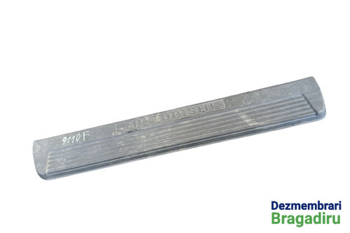 Ornament interior prag fata dreapta Cod: 1MR402149 1MR402149 Mitsubishi Pajero 3 [1999 - 2003] SUV 5...