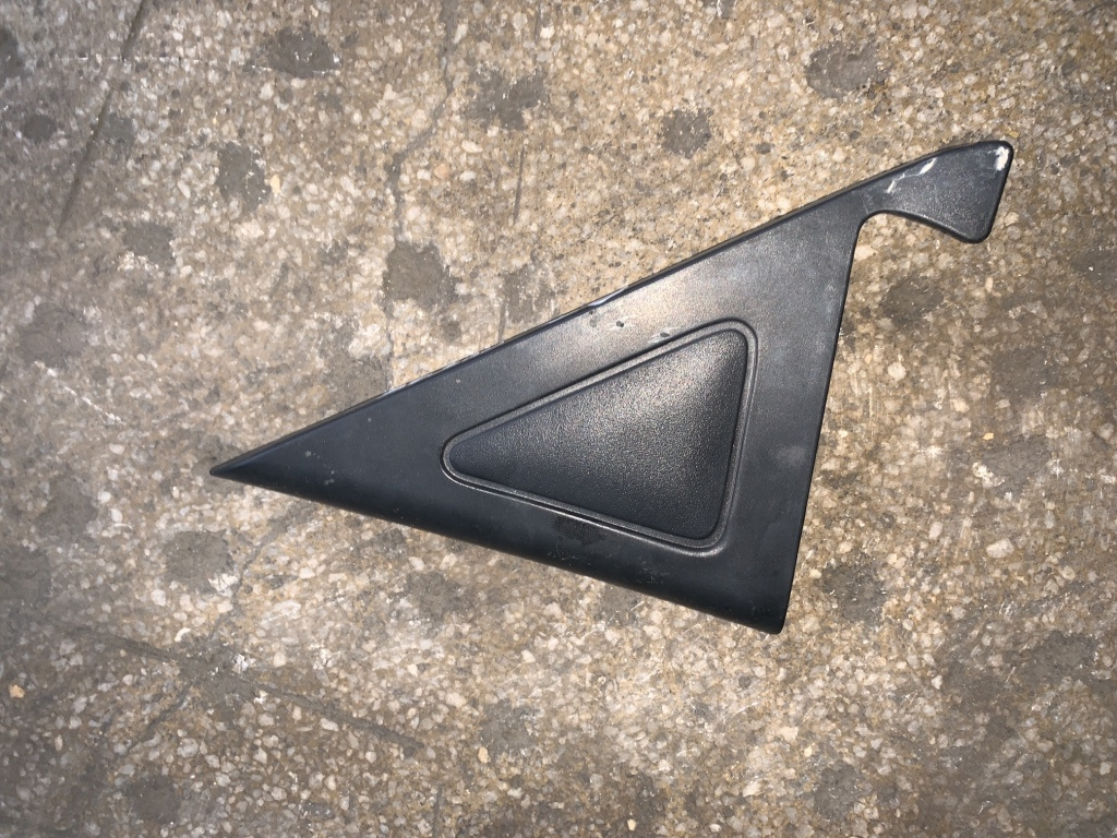 Ornament interior usa dreapta spate Mazda 626 GE [1991 - 1997] Liftback 2.0 MT (116 hp) 2.0i