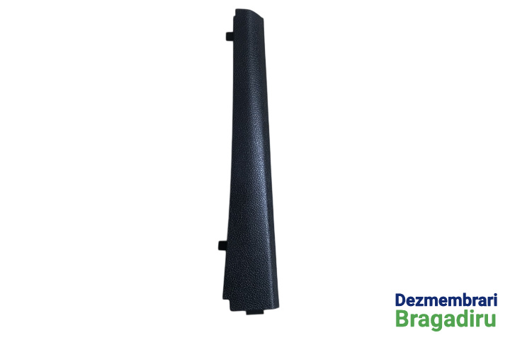 Ornament lateral bord dreapta Cod: 1K0868224 1K0868224 Volkswagen VW Golf 6 [2008 - 2015] wagon 5-usi 1.6 TDI BlueMotion MT (105 hp) Cod motor: CAY, Cod cutie: LUB, Cod culoare: LA7W