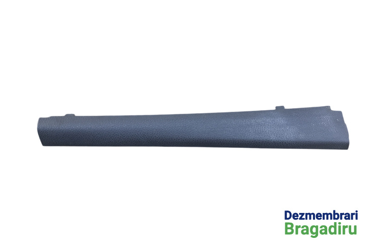 Ornament lateral bord stanga Cod: 1K0868223 1K0868223 Volkswagen VW Jetta 5 [2005 - 2011] Sedan 4-usi 1.9 TDI MT (105 hp) Cod motor: BKC, Cod cutie: GQQ, Cod culoare: LA7W